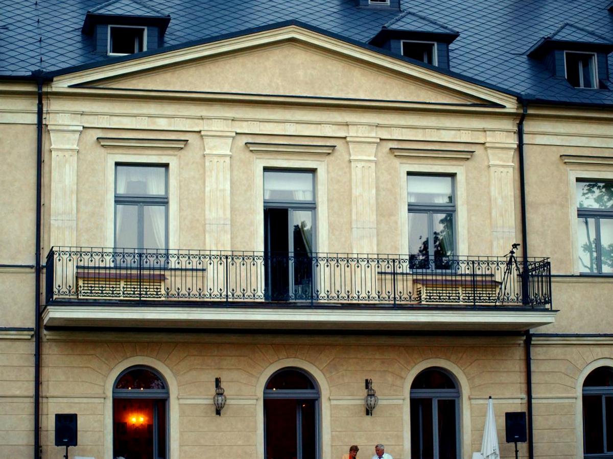 Chateau Mcely 3